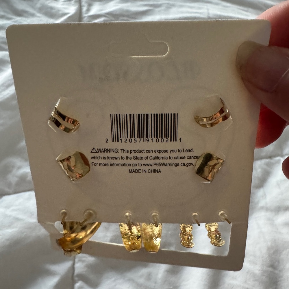 Source Unknown Gold Earring Collection - Picture 7 of 7